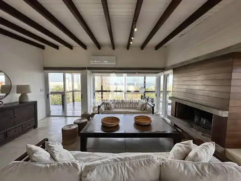 Casa 5 ambientes con 4 baños