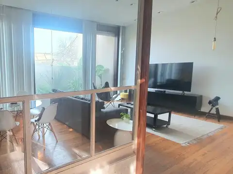 Depto Tipo Casa en Alquiler de 4 dormitorios