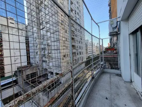 VENTA OFICINA - 4 amb con balcón en San Nicolas