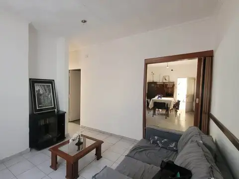 Casa 6 ambientes con 1 baño