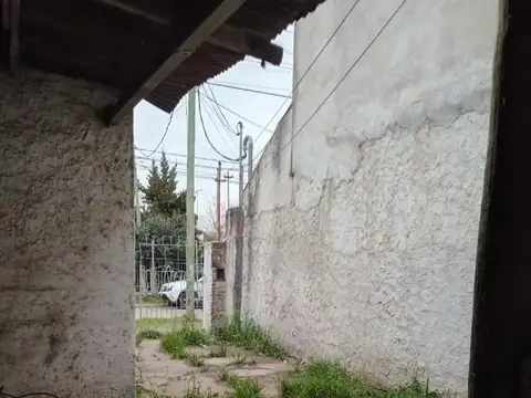 Lote con mejoras, en San Miguel - Ideal para reciclar (POSIB