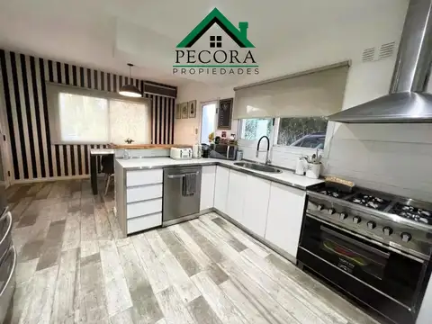 Casa 5 ambientes con 4 baños