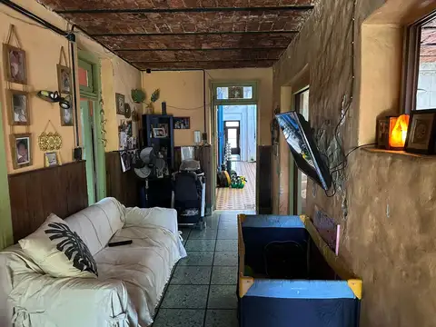 Casa con local, cochera y jardin en Villa Santa Rita