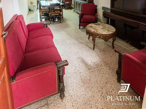 Casa 5 ambientes con 2 baños