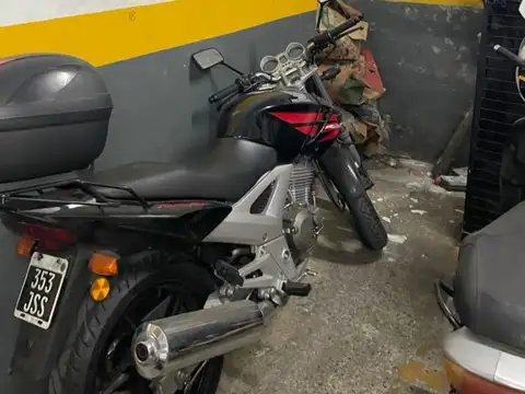 Cochera en Venta Cubierta