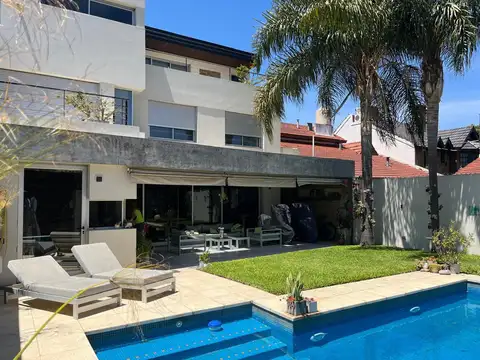 Casa 5 ambientes con 4 baños