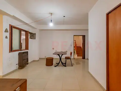 Casa 6 ambientes con 2 baños