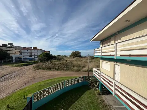 PASEO 142 Y AVENIDA 1 100