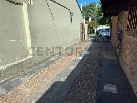 Casa tipo PH 3 ambientes al frente, en Pinos De Anchorena