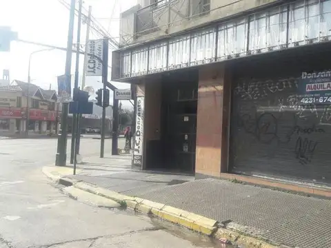 HIPOLITO YRIGOYEN, ESQ. SOLER - LOCAL COMERCIAL