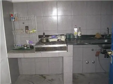 Galpón 800m2 s/lote de 20x30/40. Zonif: industrial, entrada de camión