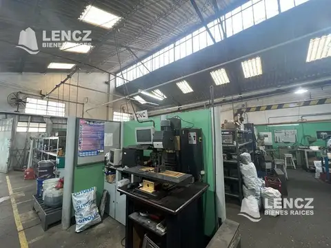 Galpon en Venta 40  mts Fondo