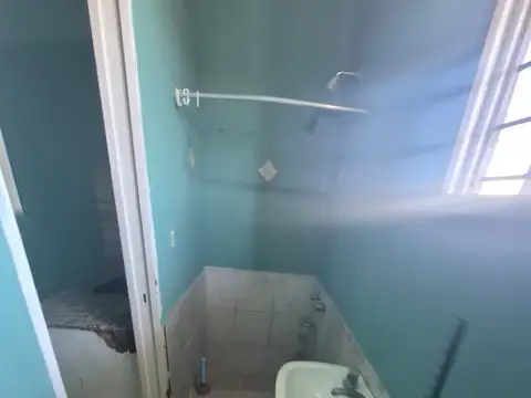 Av. Presidente Perón 25700, Piso 1