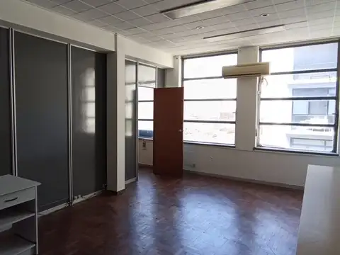 Oficina en Alquiler en Monserrat, USD 1.700