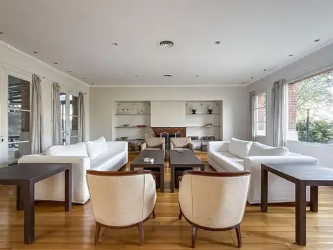 Casa 9 ambientes con 6 baños