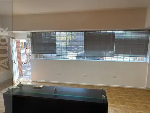 Local en Alquiler en Villa Urquiza, $ 750.000