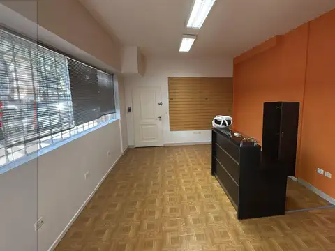 Local en Alquiler en Villa Urquiza, $ 750.000