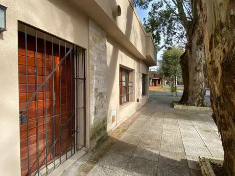 La Rioja esquina J V Gonzalez