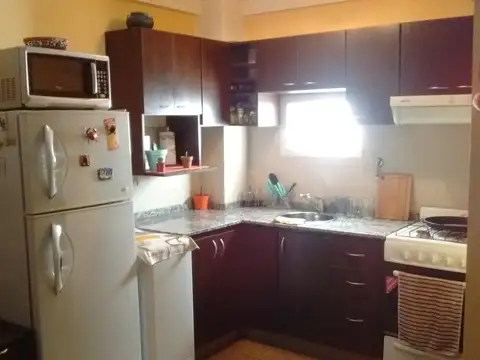 De las Casas a 1 cuadra de Av. La plata.