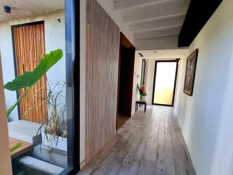 Casa en Venta con 4 cocheras