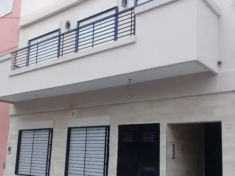 Tipo Casa 2 Amb. P.B. C/Patio Excelente Estado Caracas 1700