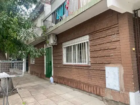 EN VENTA HERMOSO PH EN CASTELAR NORTE CON COCHERA