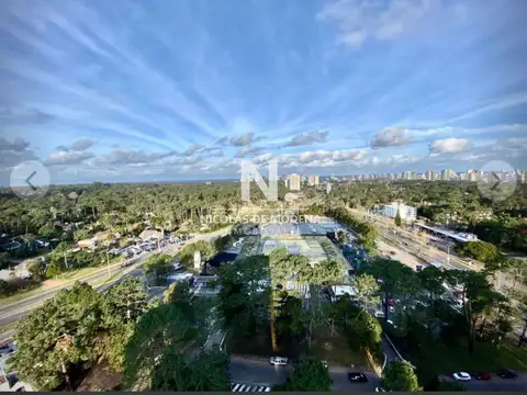 Vende apartamento 3 dormitorios en suite, en Roosevelt Punta del Este.