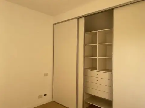 DEPARTAMENTO DOS AMBIENTES A ESTENAR   CON ESPACIO GUARDACOCHES CUBIERTO