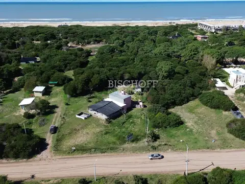 EXCELENTE TERRENO COMERCIAL EN ESQUINA SOBRE AVENIDA PRINCIPAL