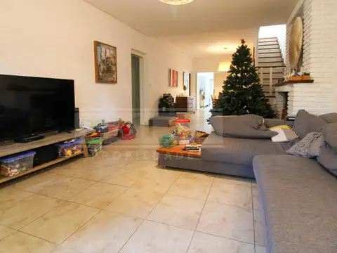 Yapeyu al 1700 entre Talcahuano y Av. Fleming