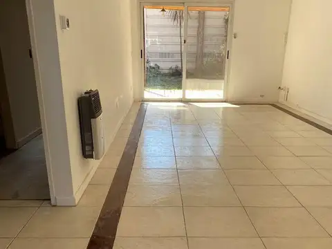 Las Mercedes, Pilar .