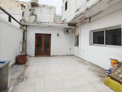 FLORES PH 3 AMBIENTES CON GRAN PATIO SIN EXPENSAS