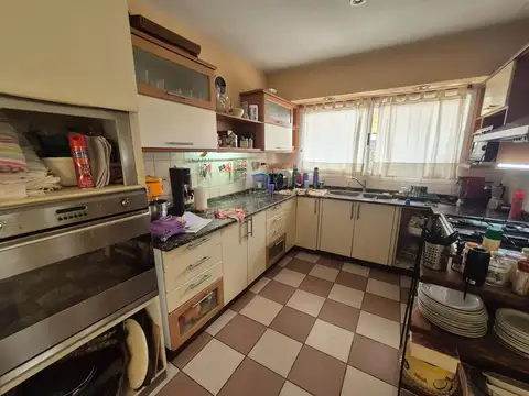 Casa en Venta con 4 cocheras