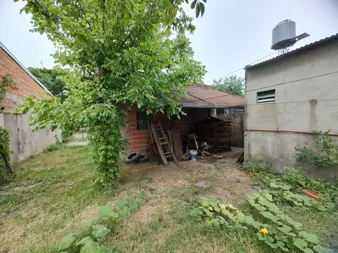 Galpón y Dptos en venta en Villa Elisa