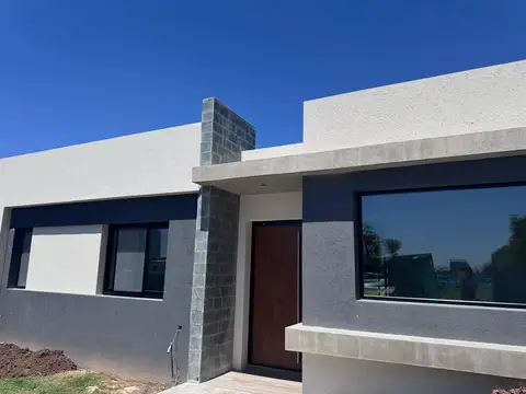 Casa en Venta en Pilar del Este - Santa Lucia, USD 175.000