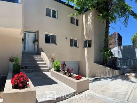 BURGOS 950. Entre Ituzaingo y General alvear