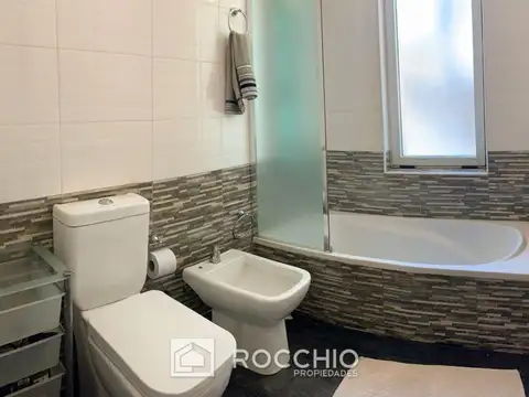 Casa en Venta con 4 cocheras