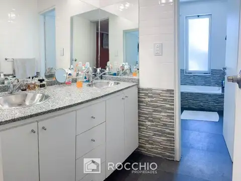 BURGOS 950. Entre Ituzaingo y General alvear