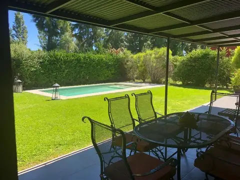 Casa en Venta con 2 cocheras