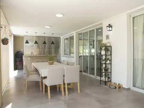 Casa en Alquiler de 4 dormitorios