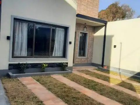 Casa en el centro de La cumbre 2 dor. nueva.