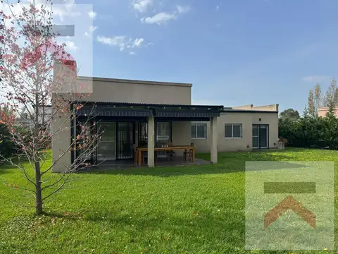 Casa en Alquiler en Countries y Barrios Cerrados en Campana, USD 1.400