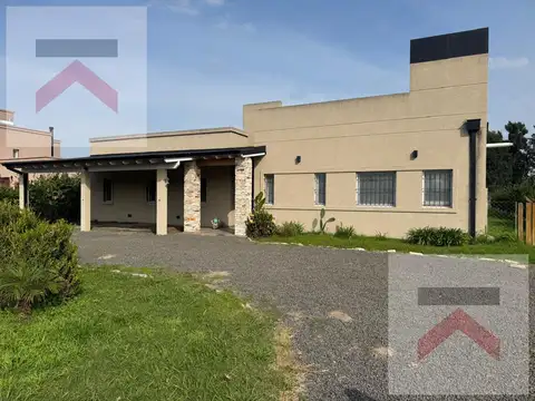 ALQUILER PERMANENTE Casa 3 dorm piscina lote 2000m2 Chacras de la Reserva Cardales