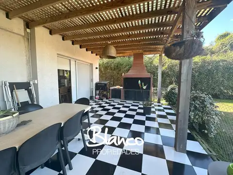 Casa 5 ambientes con 4 baños