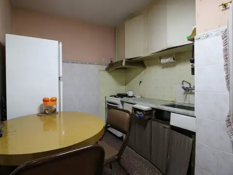 CASA EN VENTA LANUS INMEJORABLE UBICACION .