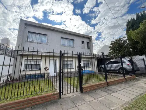 Castelar Norte casa 5 dormitorios a la venta