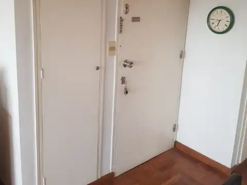 San Martin 400, Piso 8