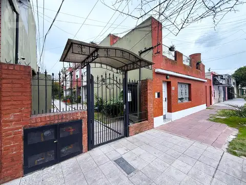 Héctor G Flores 687