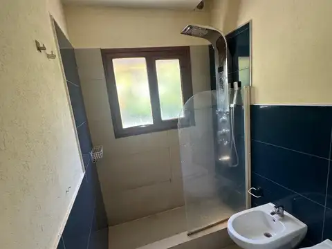 Casa en Alquiler con 5 cocheras