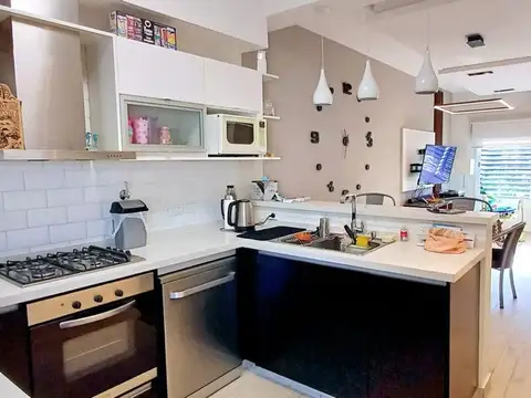 VENTA CASA 4 AMBIENTES VILLA LUZURIAGA- PERMUTA  